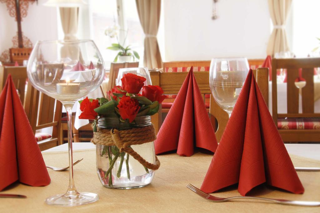 Hotel Gasthof Krone Zusmarshausen Zewnętrze zdjęcie