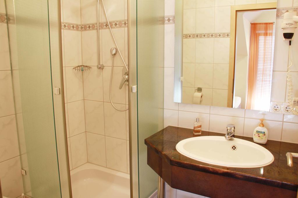 Hotel Gasthof Krone Zusmarshausen Zewnętrze zdjęcie