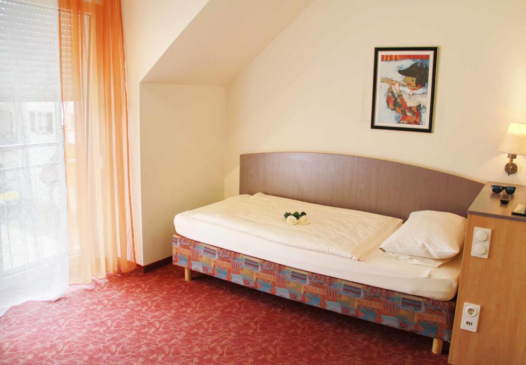 Hotel Gasthof Krone Zusmarshausen Zewnętrze zdjęcie