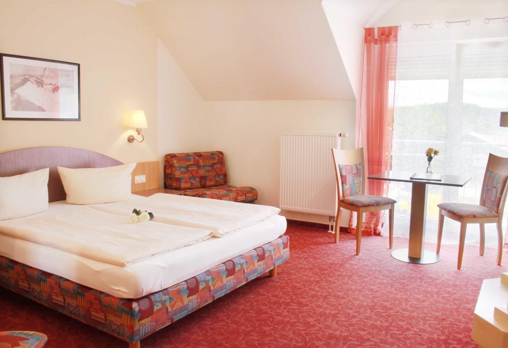 Hotel Gasthof Krone Zusmarshausen Zewnętrze zdjęcie