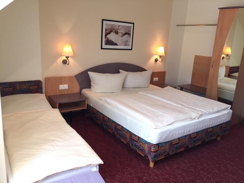 Hotel Gasthof Krone Zusmarshausen Pokój zdjęcie